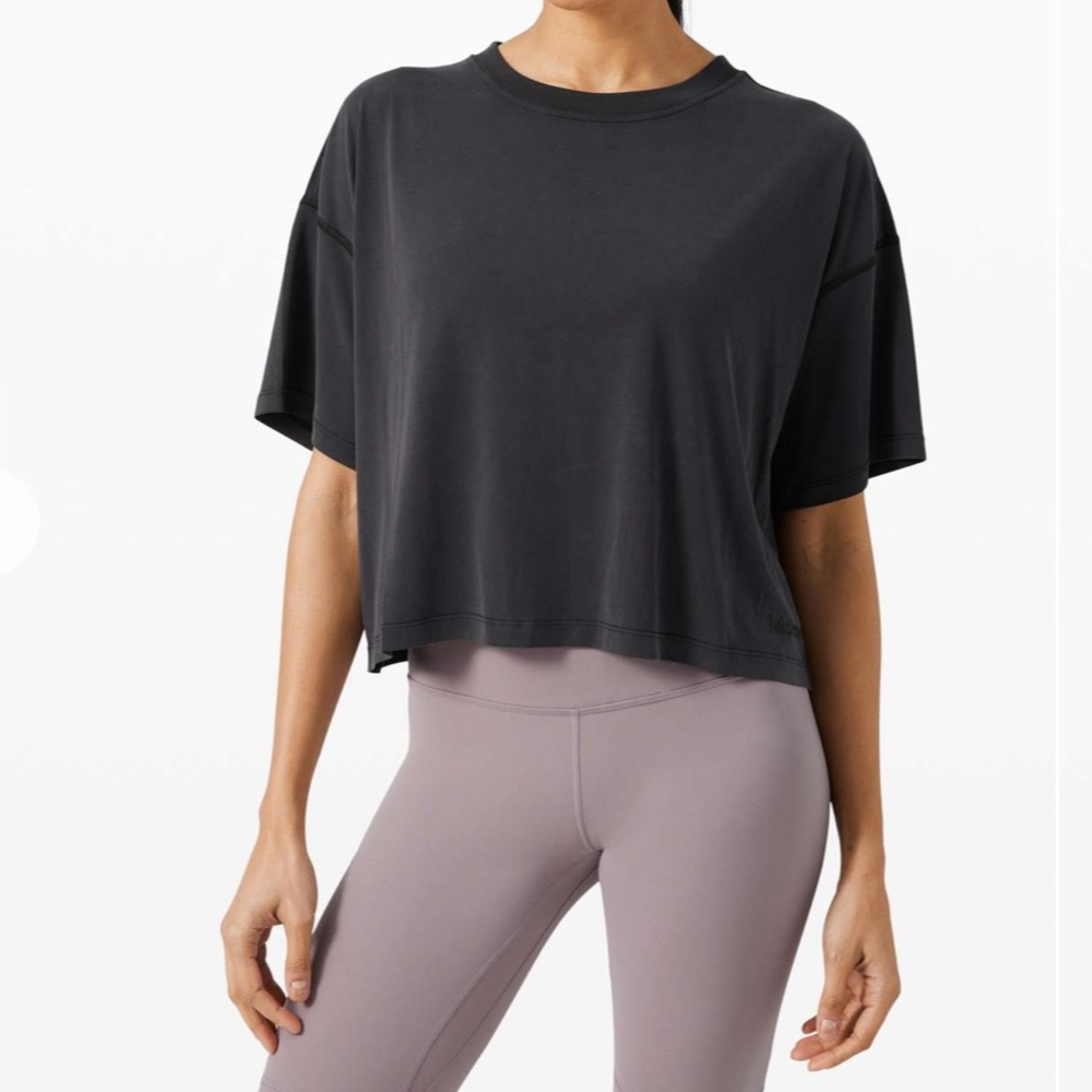 Women's Black Cropped Short Sleeve Tee